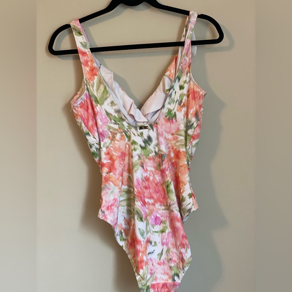 Lauren Ralph Lauren
Summer Floral‎ Print Swimsuit - Picture 7 of 8